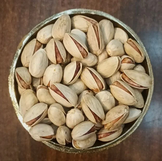 پسته احمدآقایی خام