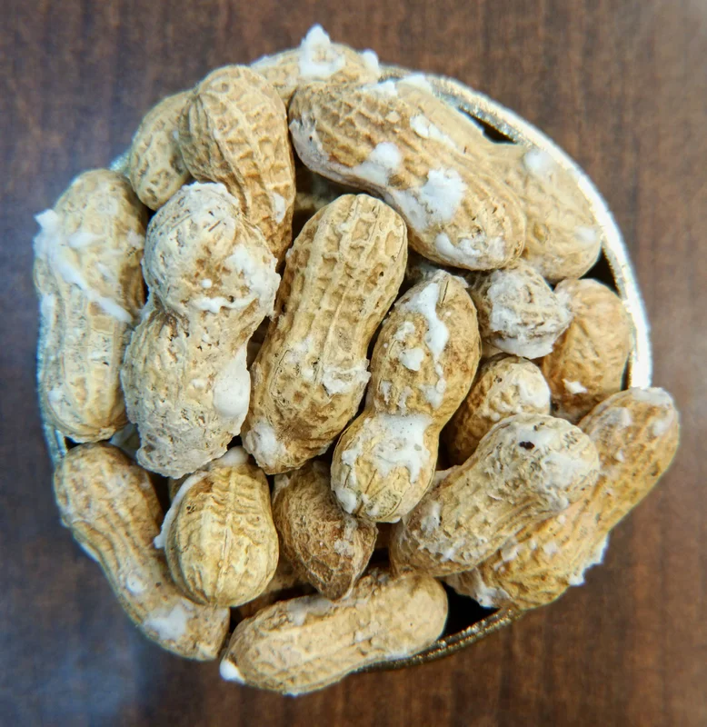 بادام زمینی نمکی با پوست